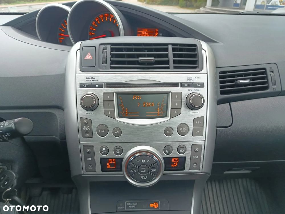 Toyota Verso 1.8 Premium 7os - 12
