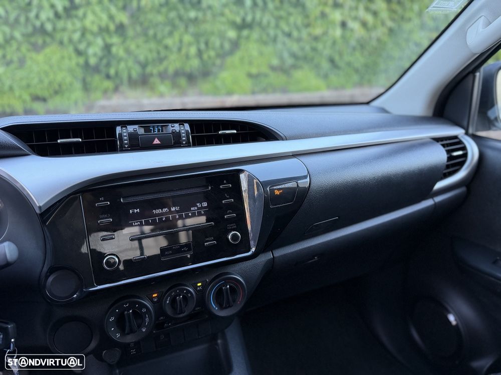 Toyota Hilux 2.4 D-4D CD 5L - 15