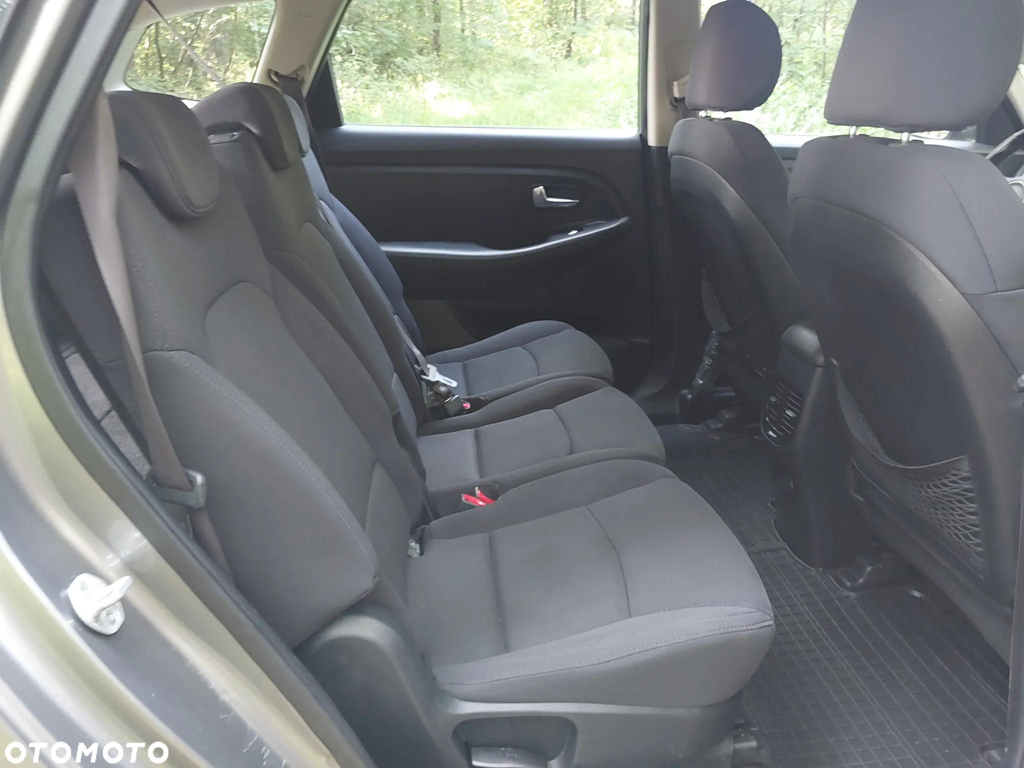 Kia Carens - 22