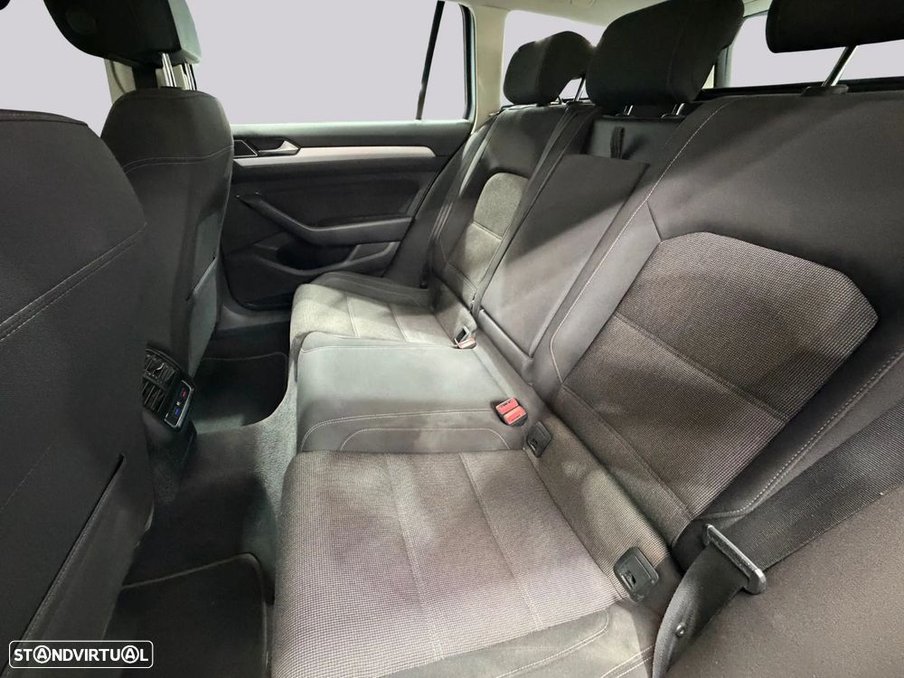VW Passat 1.6 TDI Business DSG - 27