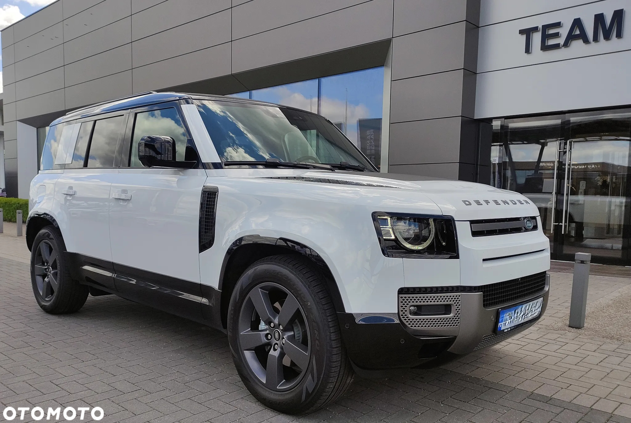 Land Rover Defender - 8