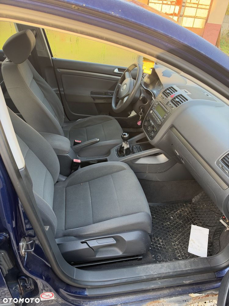 Volkswagen Golf - 6