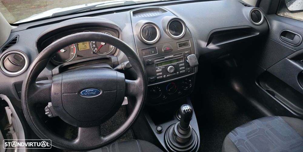 Ford Fiesta Van 1.4 Tdci  A/C - 8