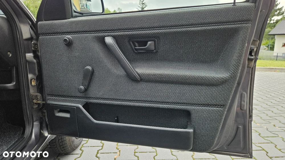 Volkswagen Golf 1.6 GL D - 14