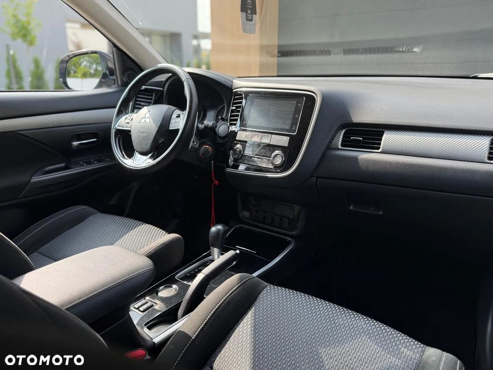 Mitsubishi Outlander 2.0 2WD CVT Diamant Edition - 12