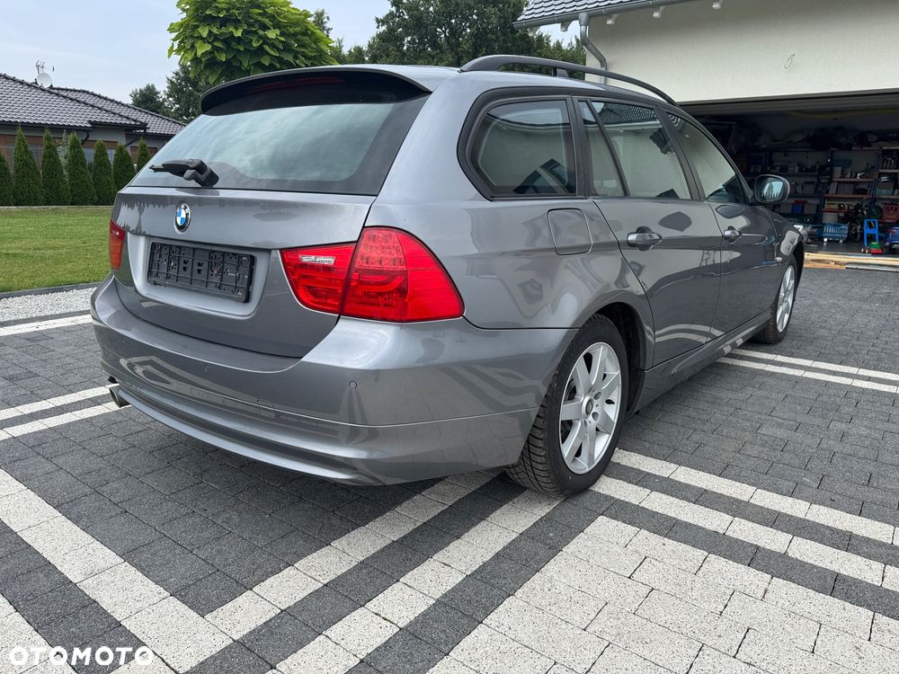 BMW Seria 3 320d DPF Touring - 4