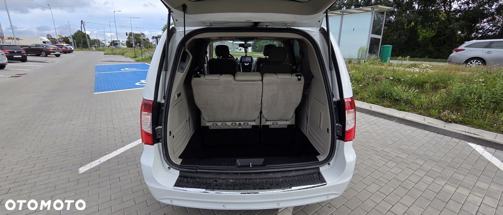 Chrysler Town & Country 3.6 Limited - 21