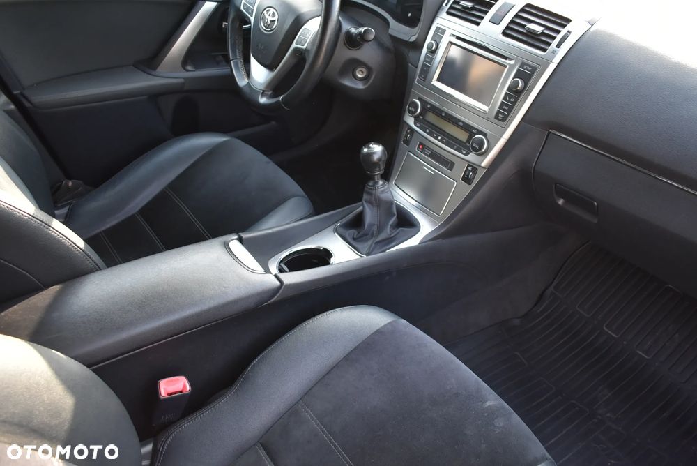 Toyota Avensis 2.0 D-4D Comfort - 14
