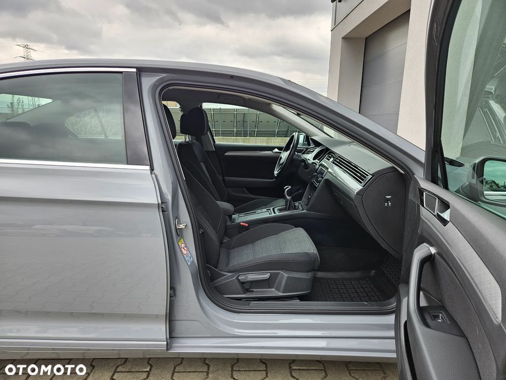 Volkswagen Passat 2.0 TDI EVO Business - 24