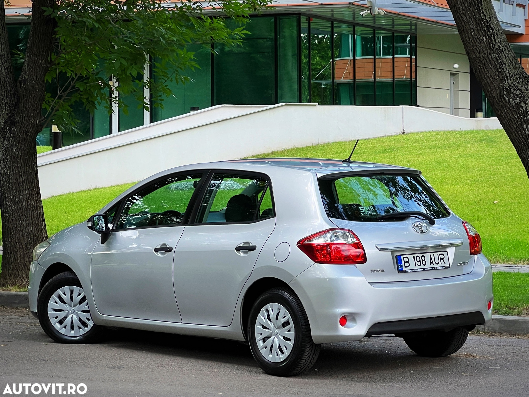 Toyota Auris 1.3 Dual VVT-i Executive - 4