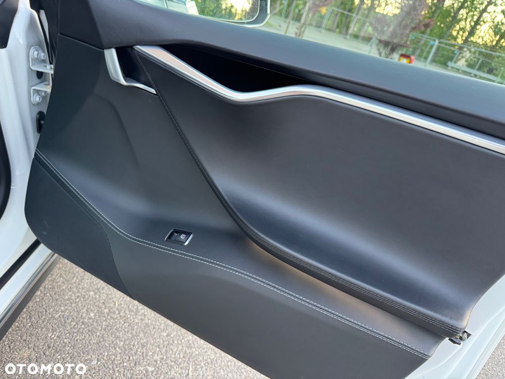 Tesla Model S - 23