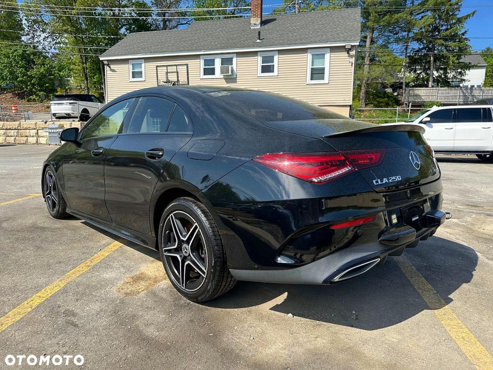 Mercedes-Benz CLA 250 AMG Line 7G-DCT - 4