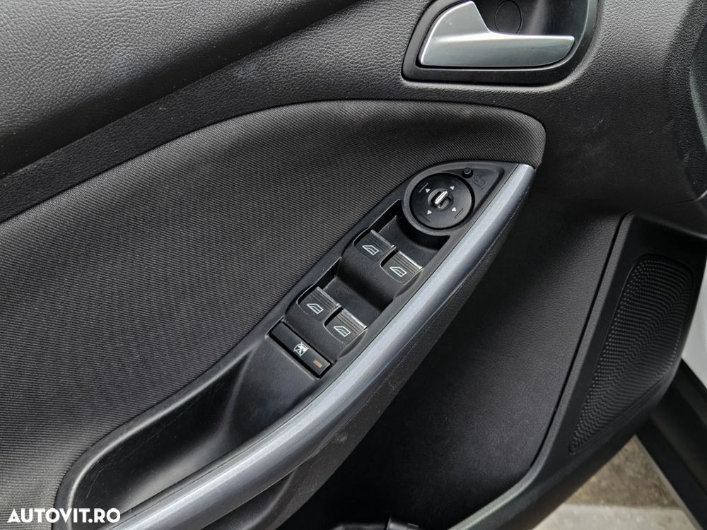 Ford Focus 2.0 TDCI DPF Powershift Titanium - 18
