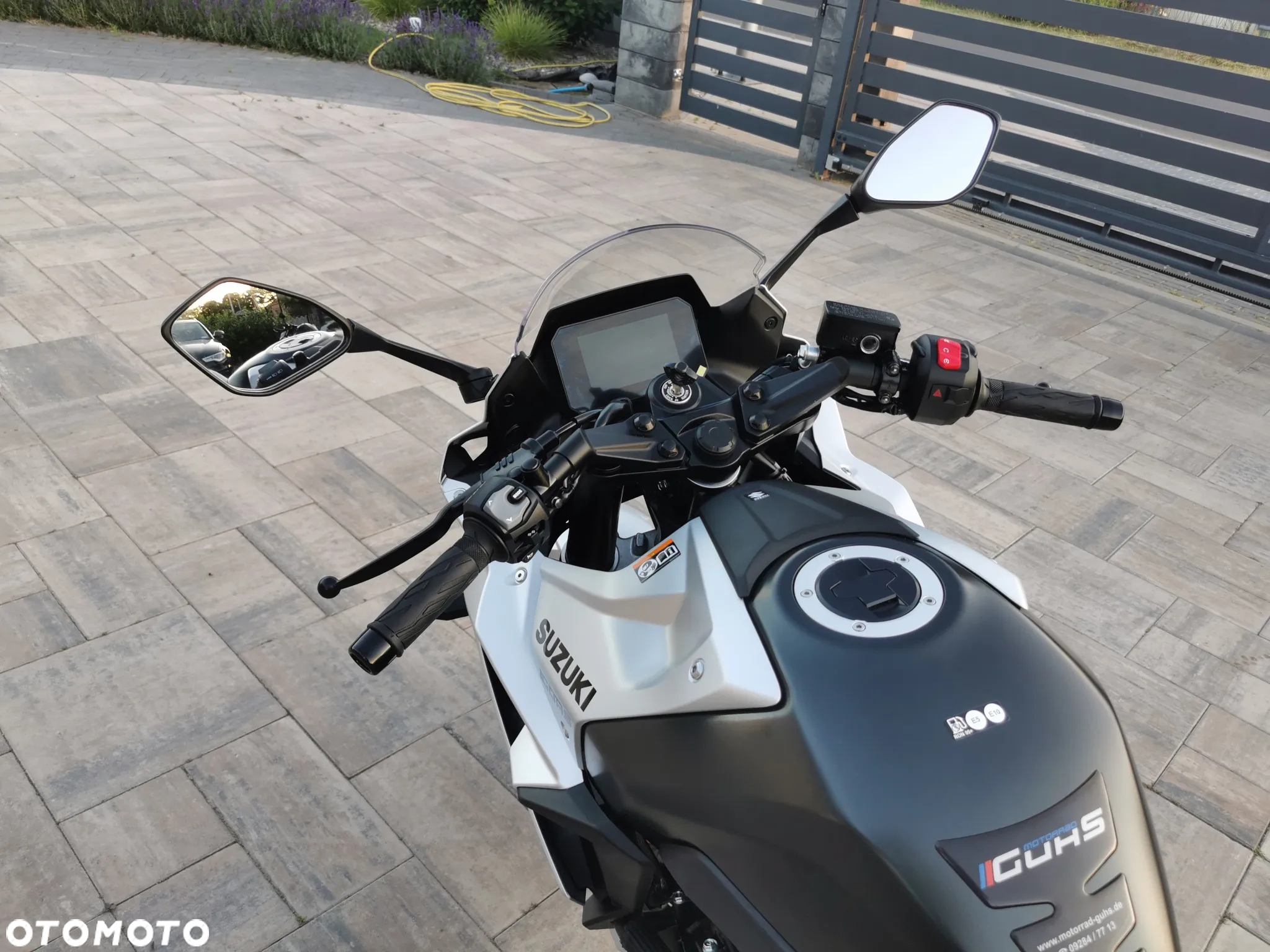Suzuki GSX - 16