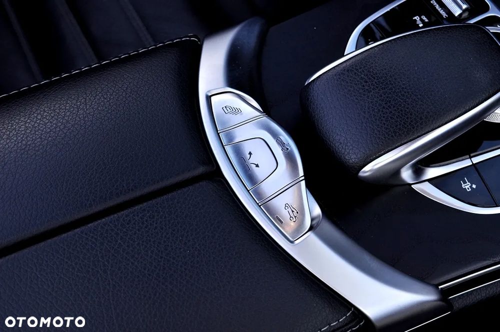 Mercedes-Benz Klasa C 180 Kabriolet 9G-Tronic - 34