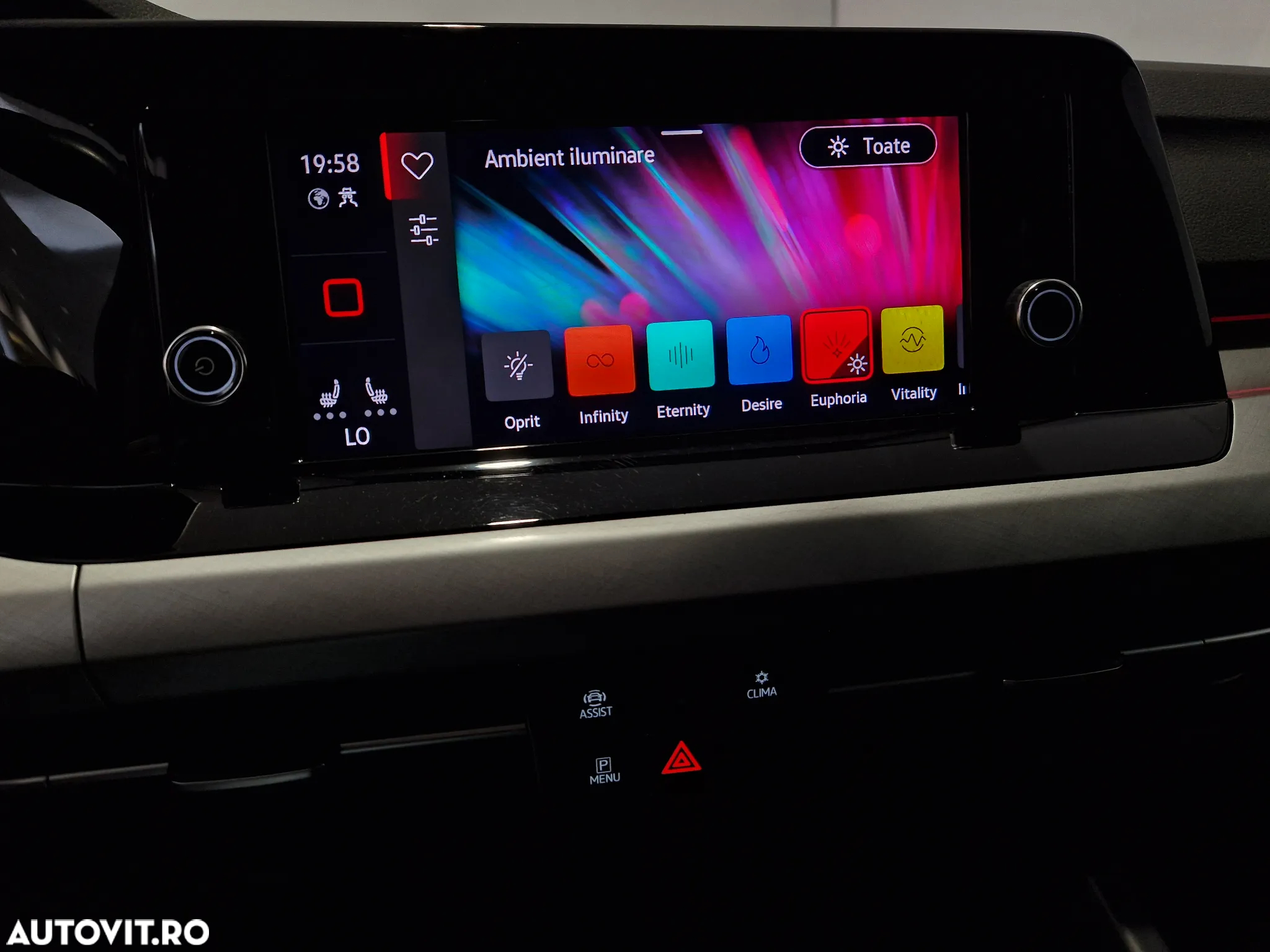 Volkswagen Golf 1.0 eTSI DSG MHEV Life - 23