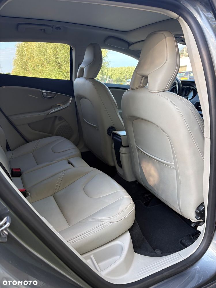 Volvo V40 T3 Drive-E Momentum - 8