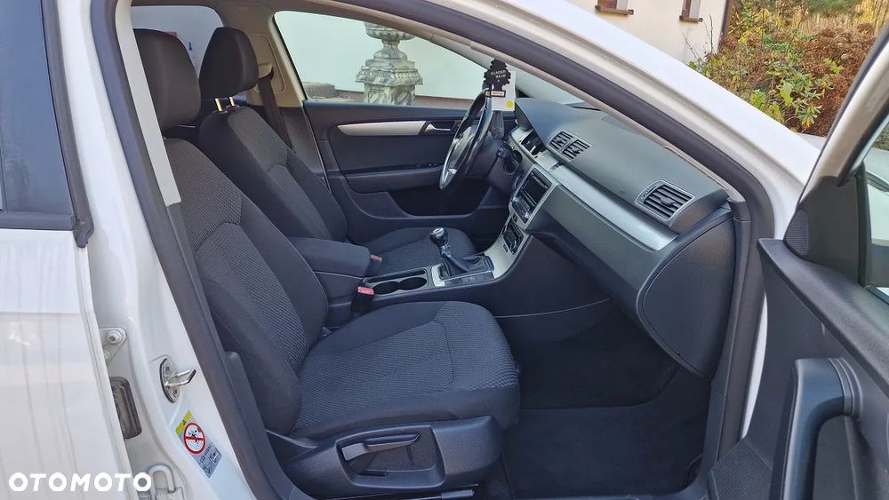Volkswagen Passat 1.6 TDI Perfectline - 10