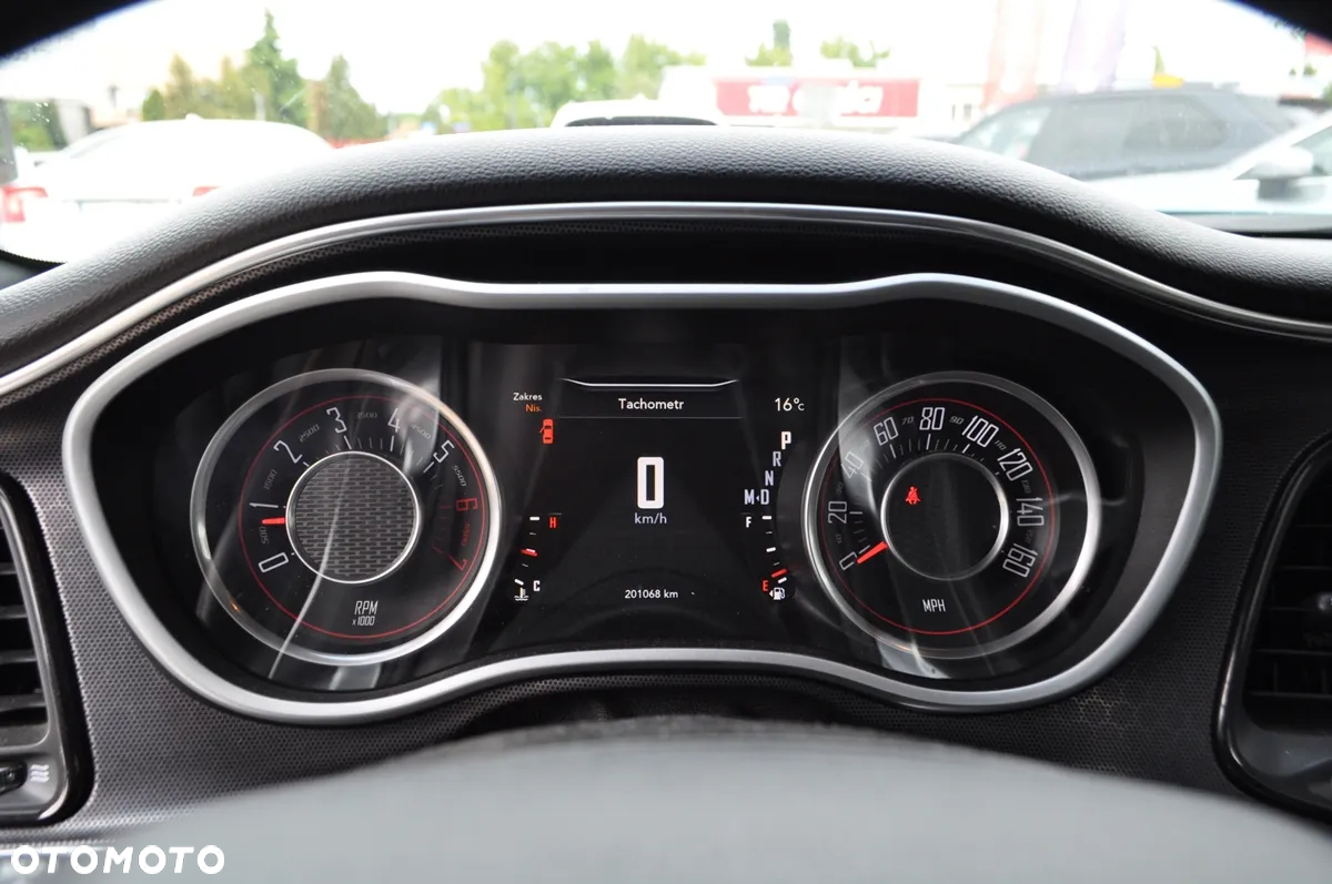 Dodge Challenger 5.7 R/T - 24