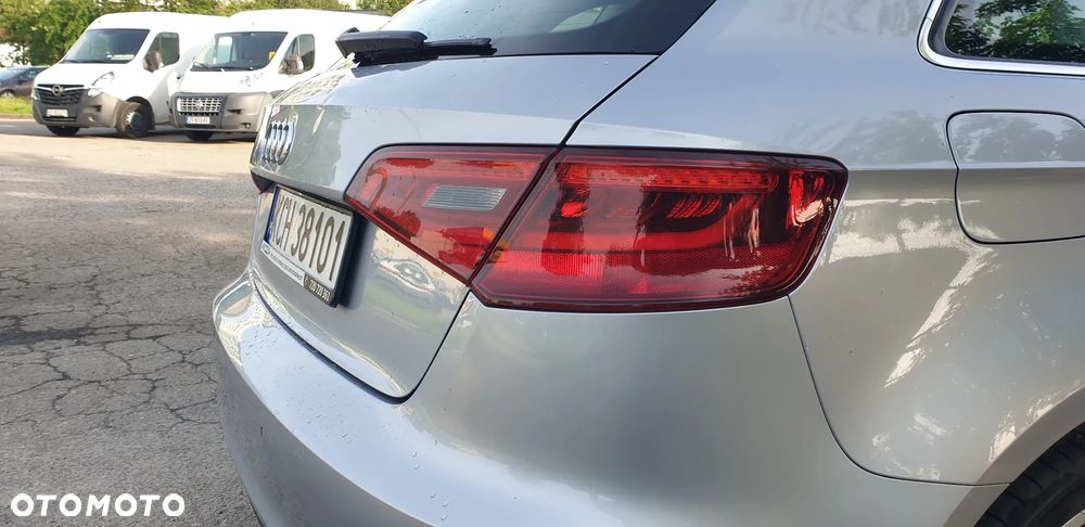 Audi A3 Sportback 1.4 TFSI E-tron Ambiente e-S tronic - 4