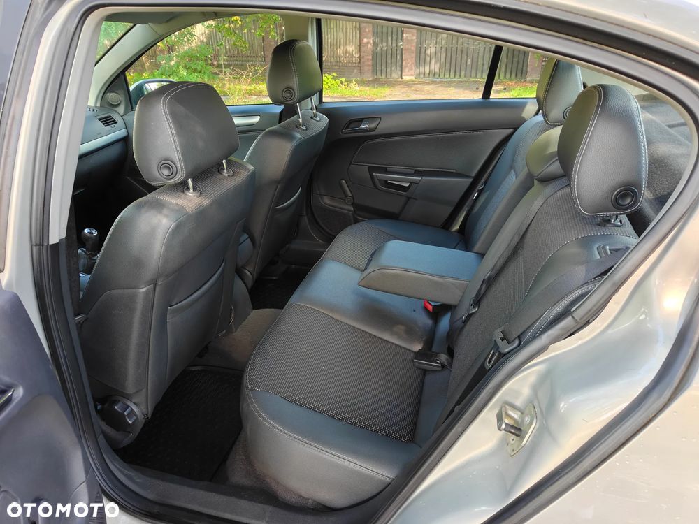 Opel Astra 1.6 Essentia - 8