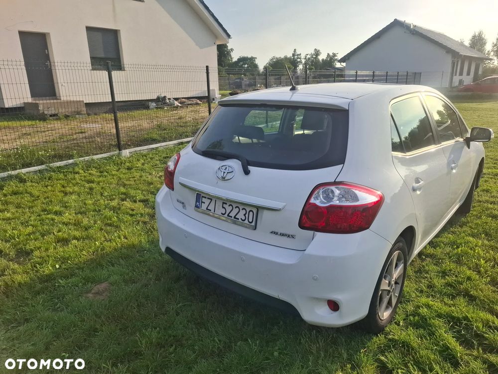 Toyota Auris 1.33 VVT-i Terra - 7