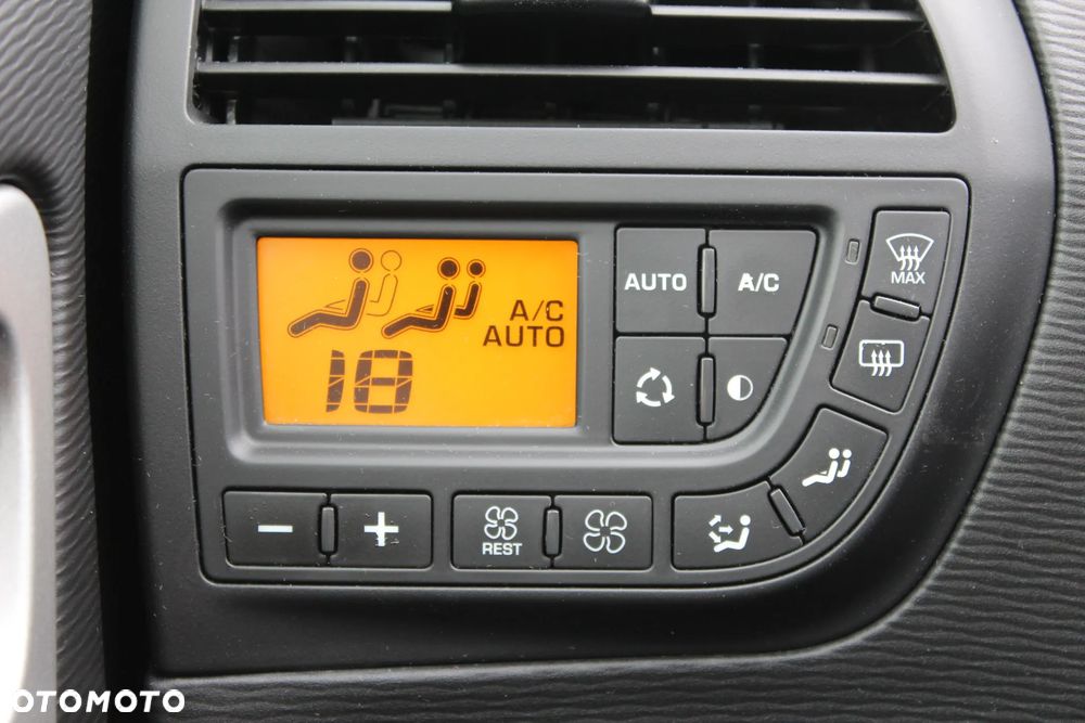 Citroën C4 Picasso 1.6 HDi FAP CoolTech - 27