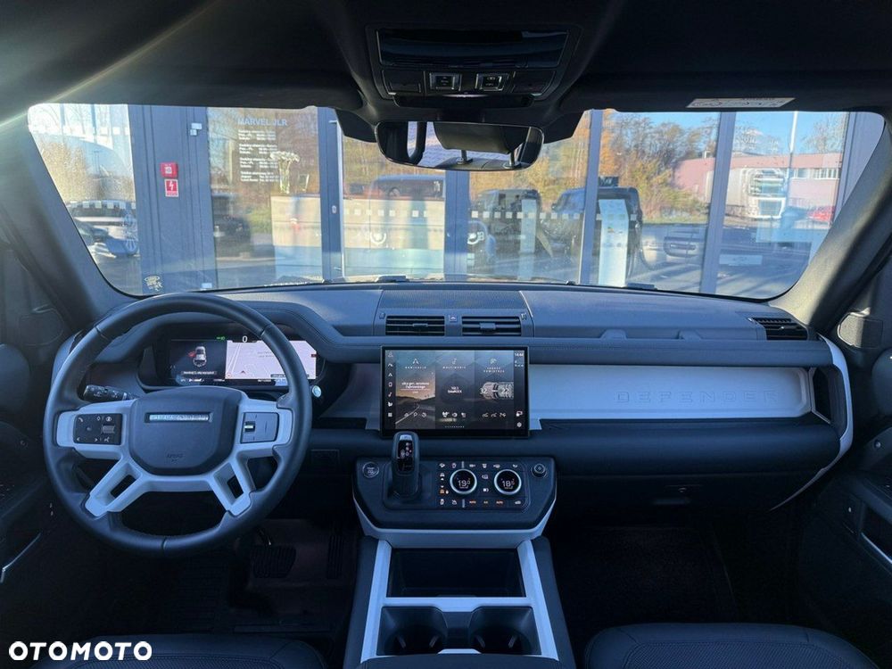 Land Rover Defender - 11