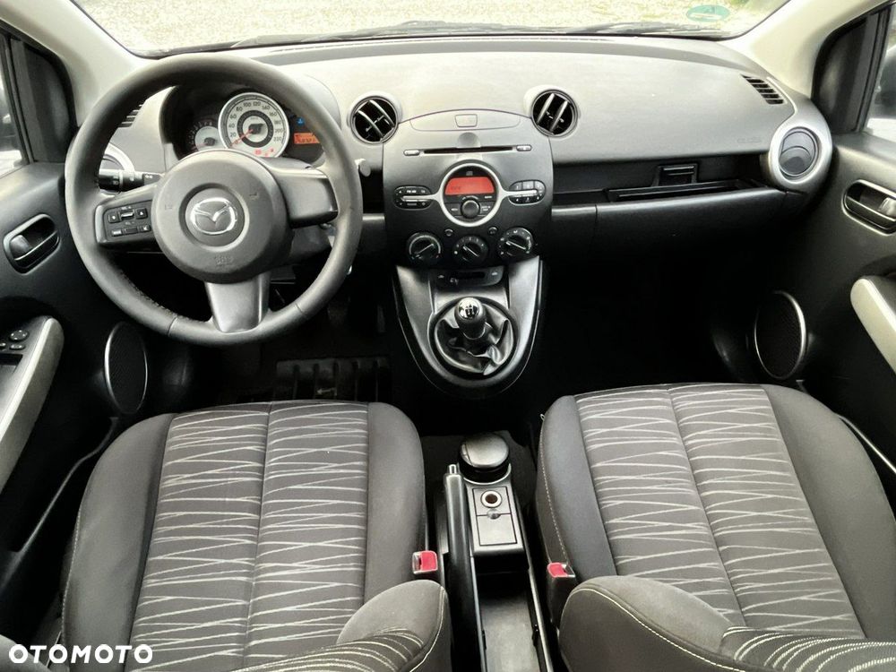Mazda 2 - 5