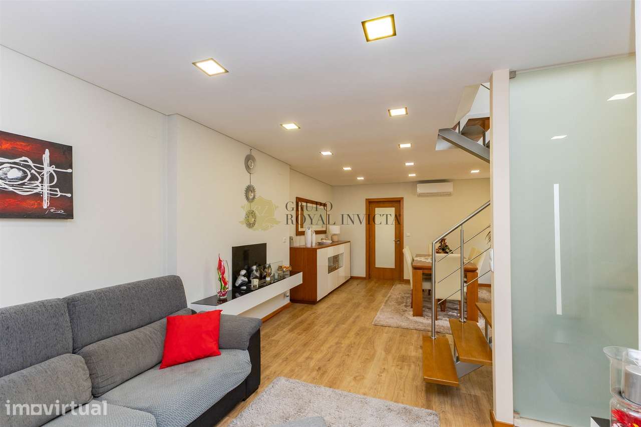 Moradia V2 Duplex com Jardim Privativo, Garagem para 4 Carros -  Rio T - Grande imagem: 5/33