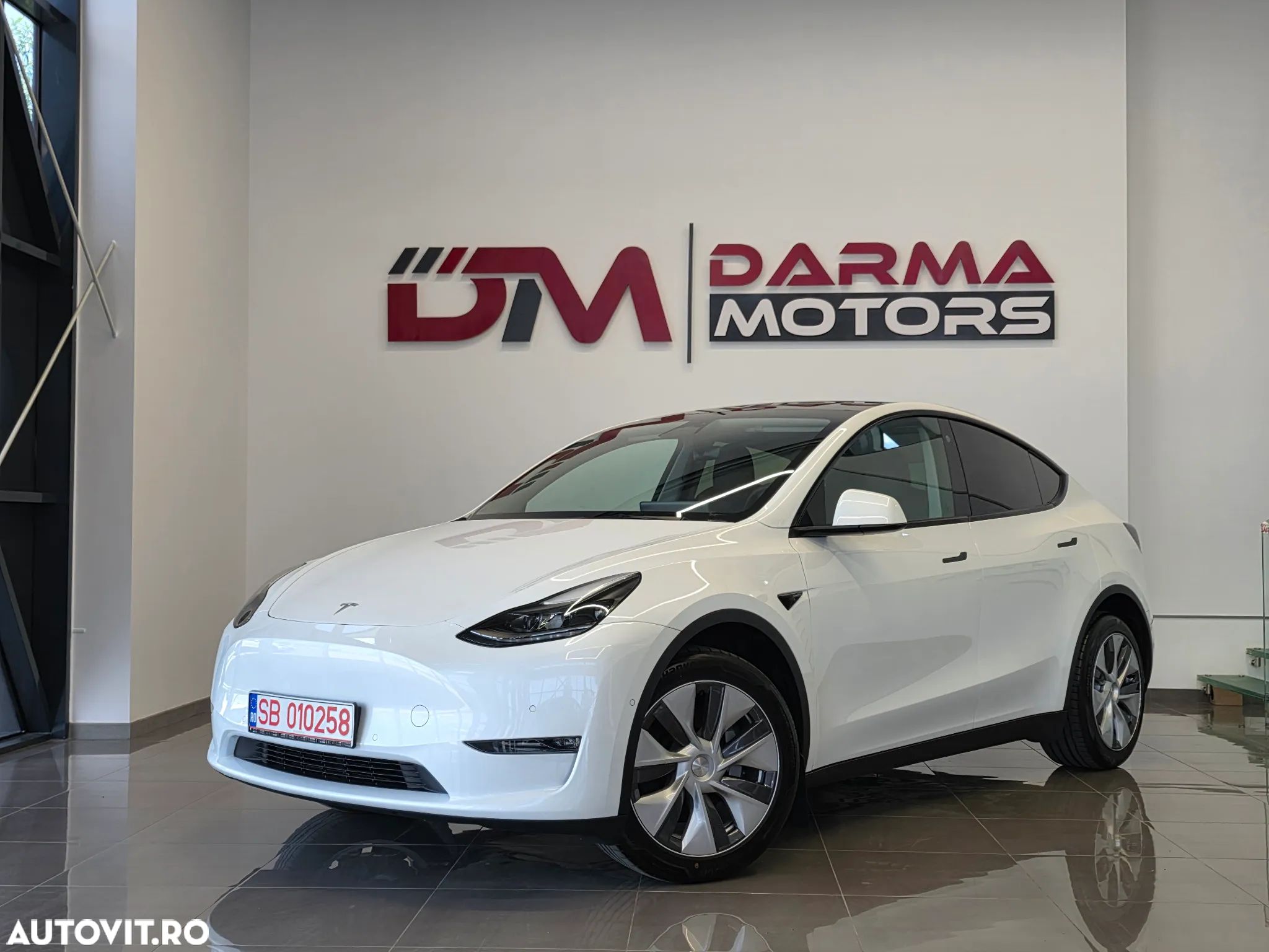 Tesla Model Y Long Range Dual Motor AWD - 1