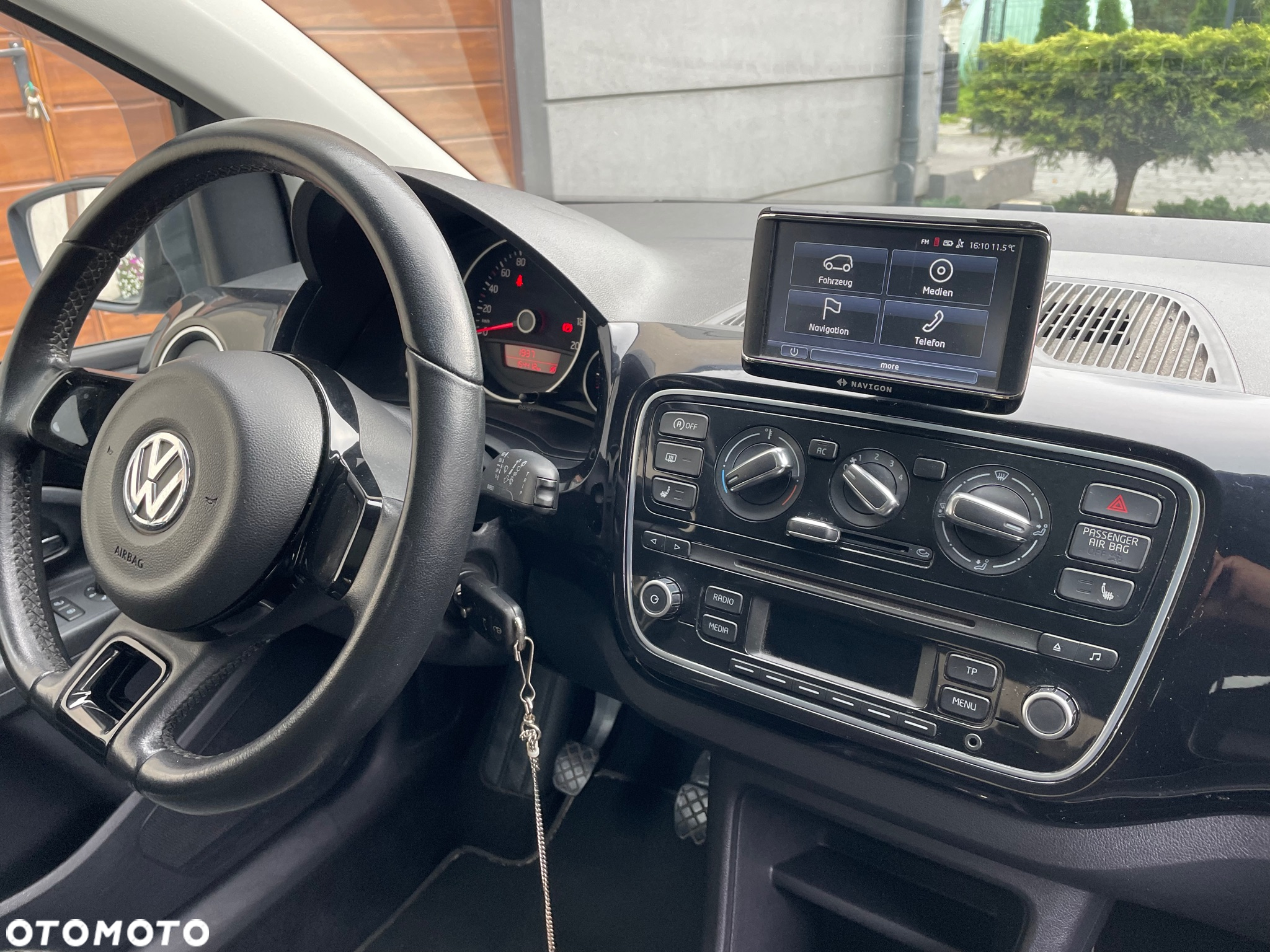 Volkswagen up! (BlueMotion Technology) move - 17