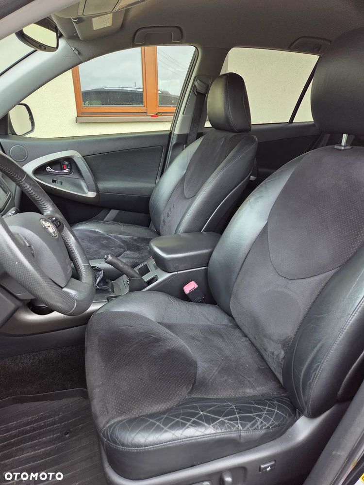 Toyota RAV4 - 10