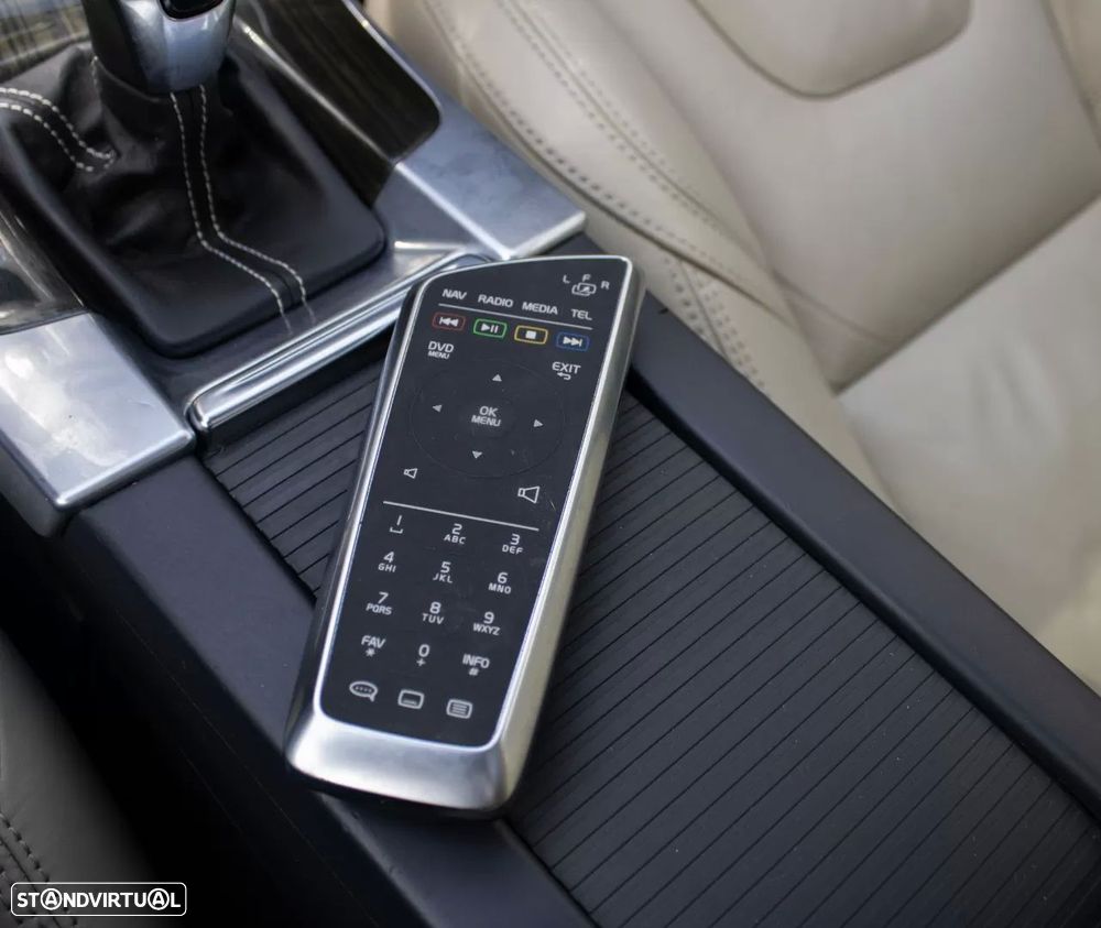 Volvo V60 D6 Plug-In-Hybrid AWD Geartronic Momentum — fotografia 34
