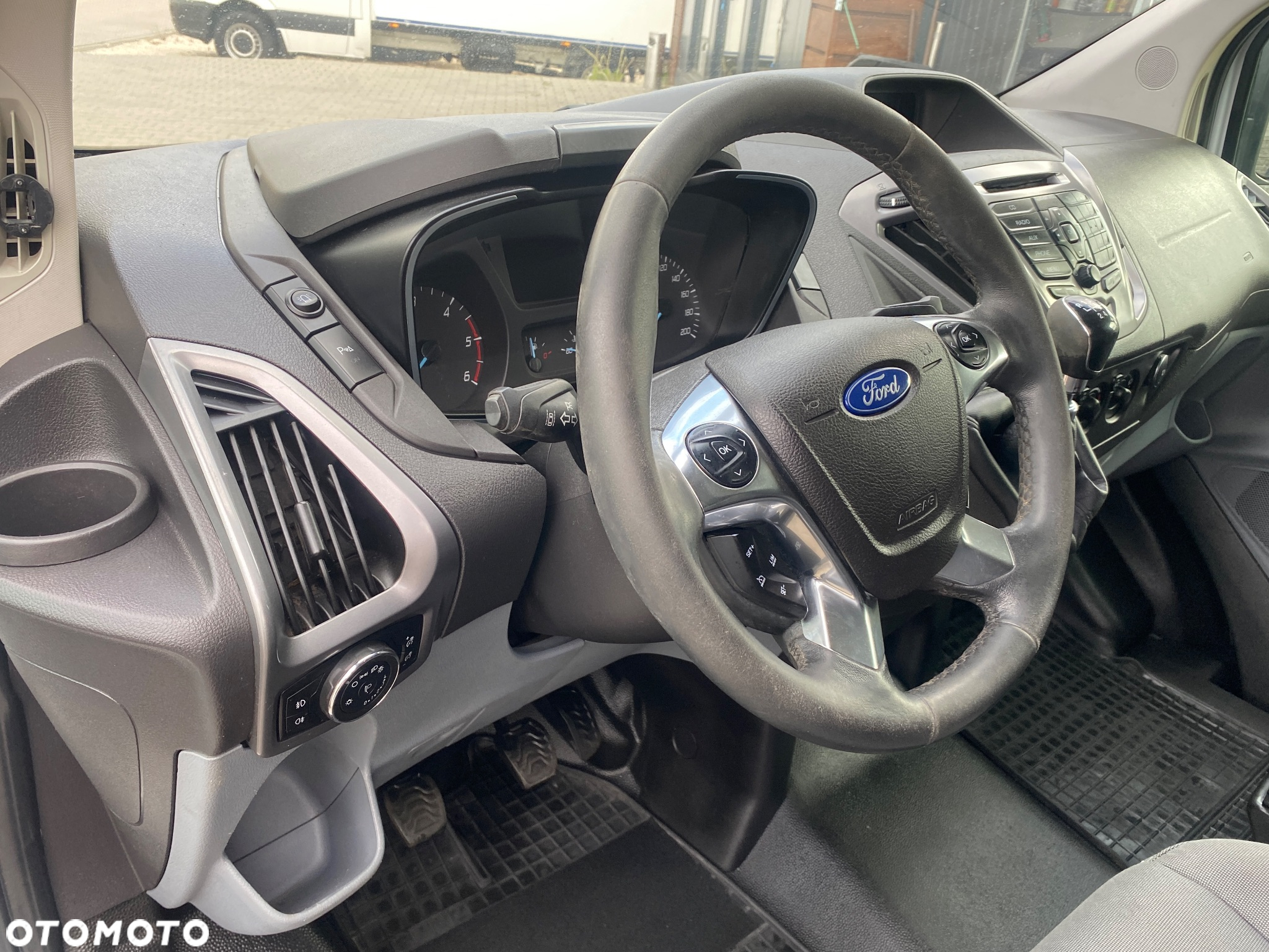 Ford TRANSIT CUSTOM - 12
