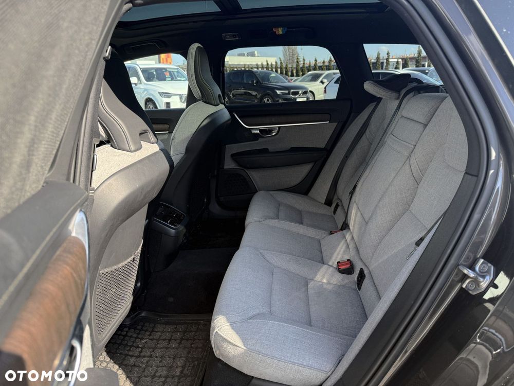 Volvo V90 Cross Country - 19