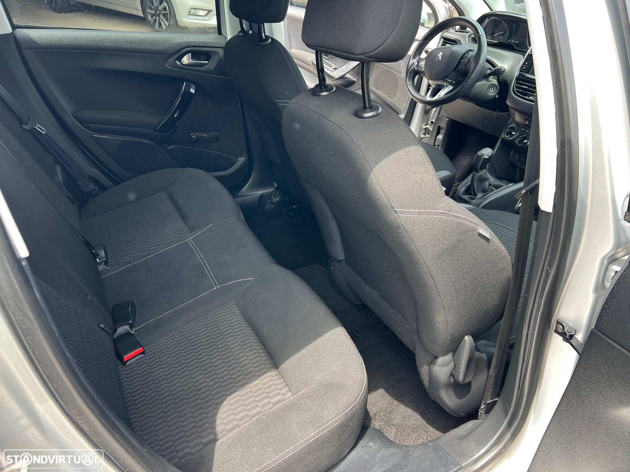 Peugeot 208 1.2 PureTech Allure - 31
