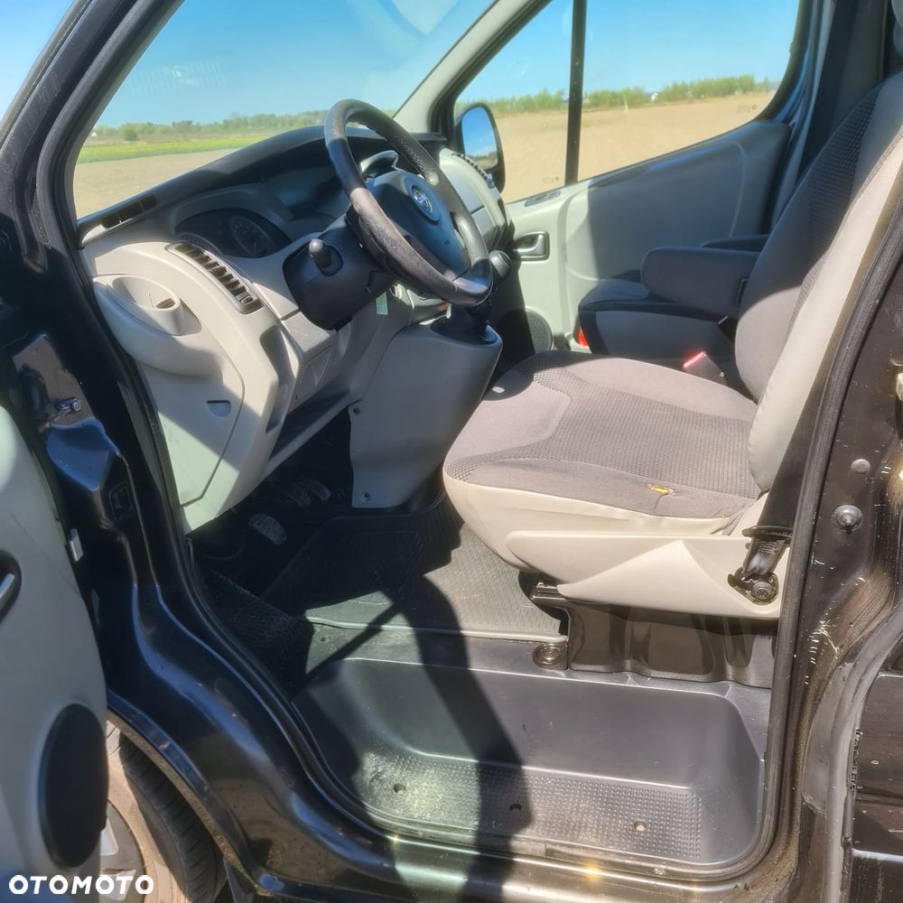 Opel VIVARO 6-OSOBOWY - 12