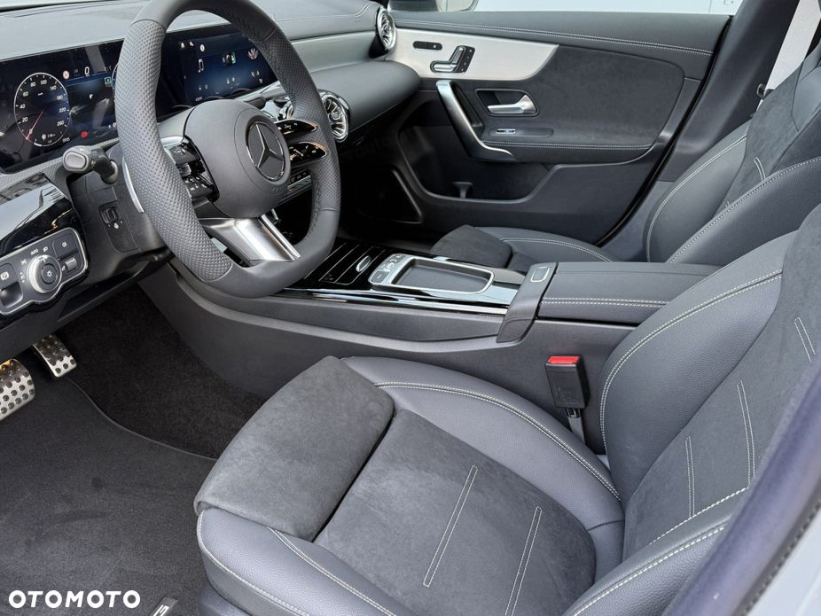 Mercedes-Benz CLA 200 AMG Line 7G-DCT - 7