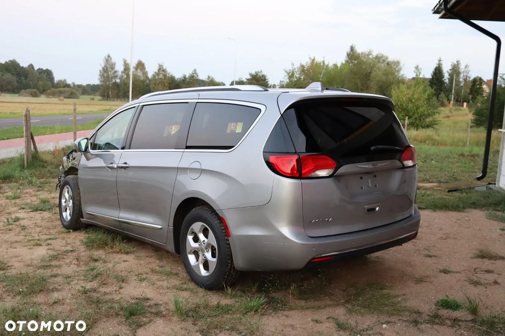 Chrysler Pacifica - 12