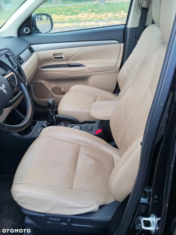 Mitsubishi Outlander 2.2 DID Instyle Navi - 10