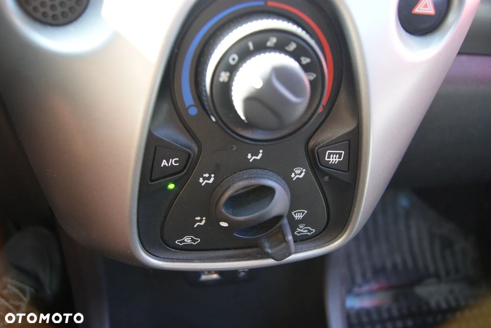 Toyota Aygo x-clusiv - 19