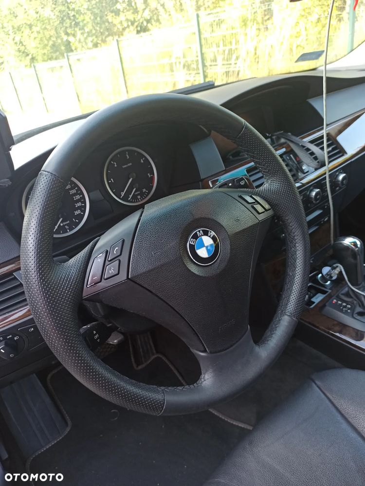 BMW Seria 5 530xd Touring - 8