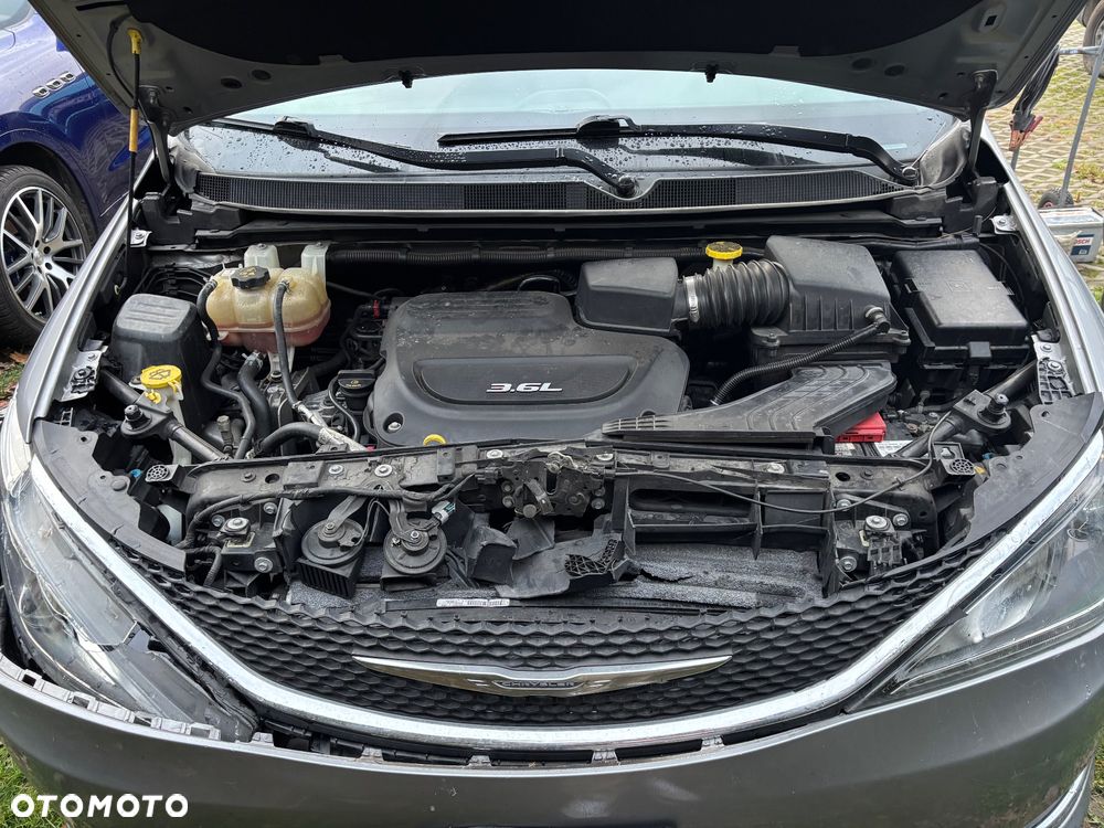 Chrysler Pacifica - 8