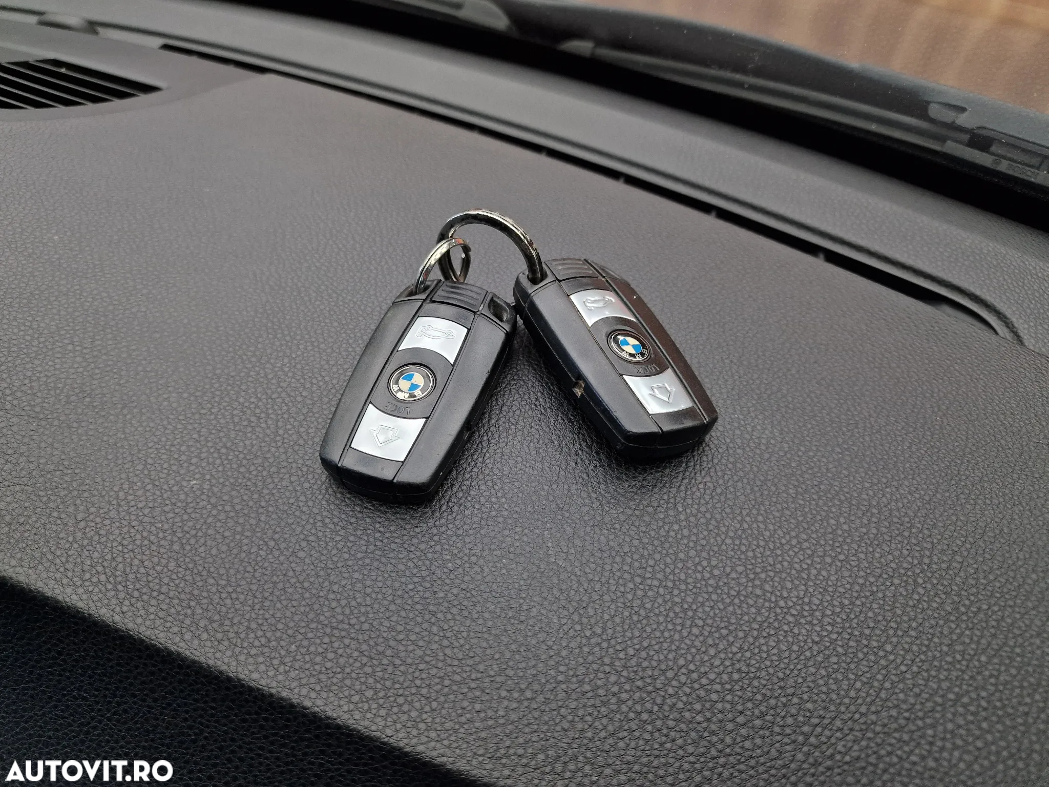 BMW Seria 3 320d DPF Touring Aut. - 28