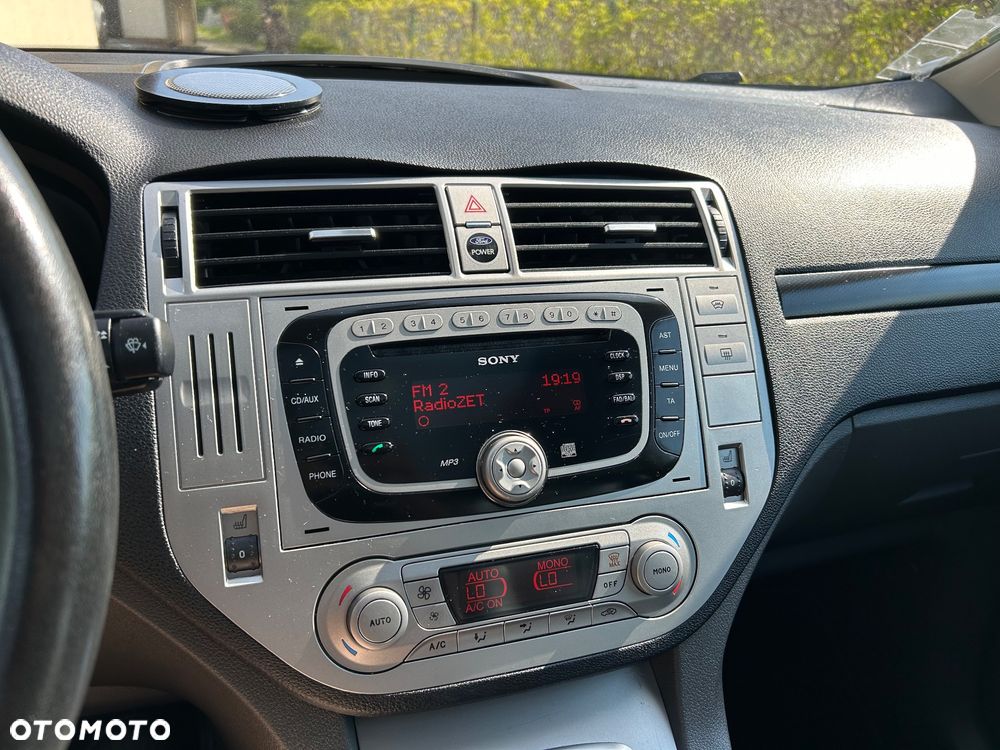 Ford Kuga 2.0 TDCi 2x4 Titanium - 12