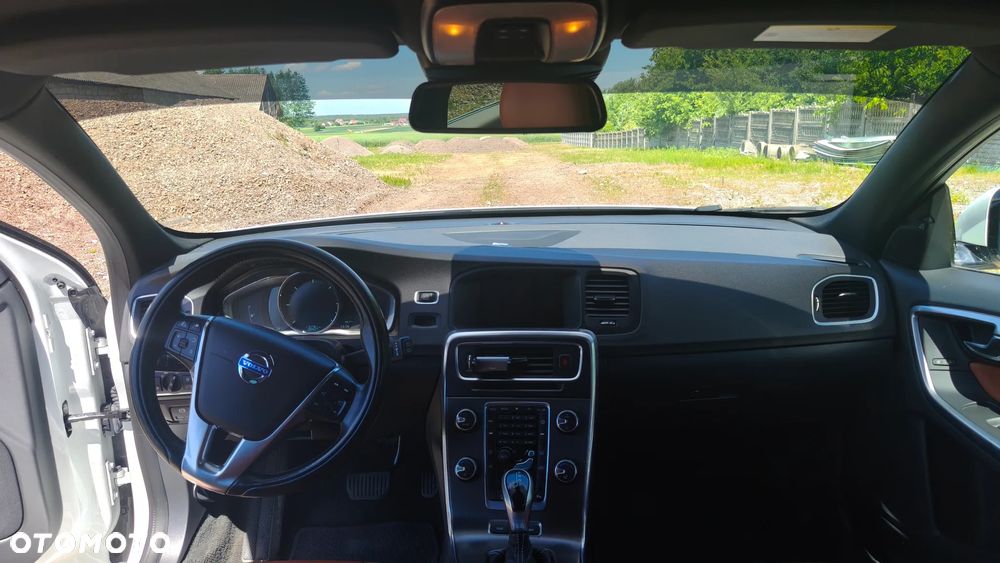 Volvo V60 D5 AWD Geartronic Summum - 9