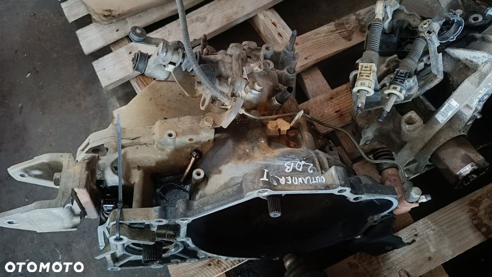 Manualna skrzynia biegów Mitsubishi Outlander I 2.0 16V 4X4 W5M42 - 1