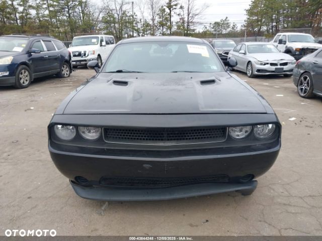 Dodge Challenger - 11