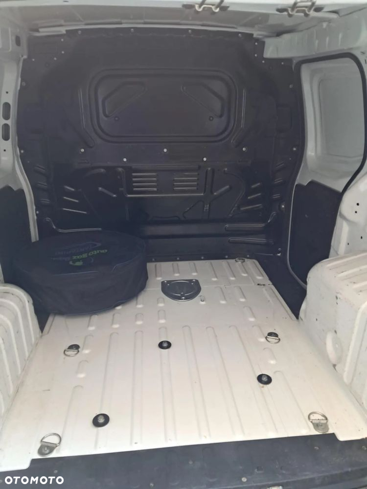 Fiat Fiorino Kombi 1.4 8V Base - 4